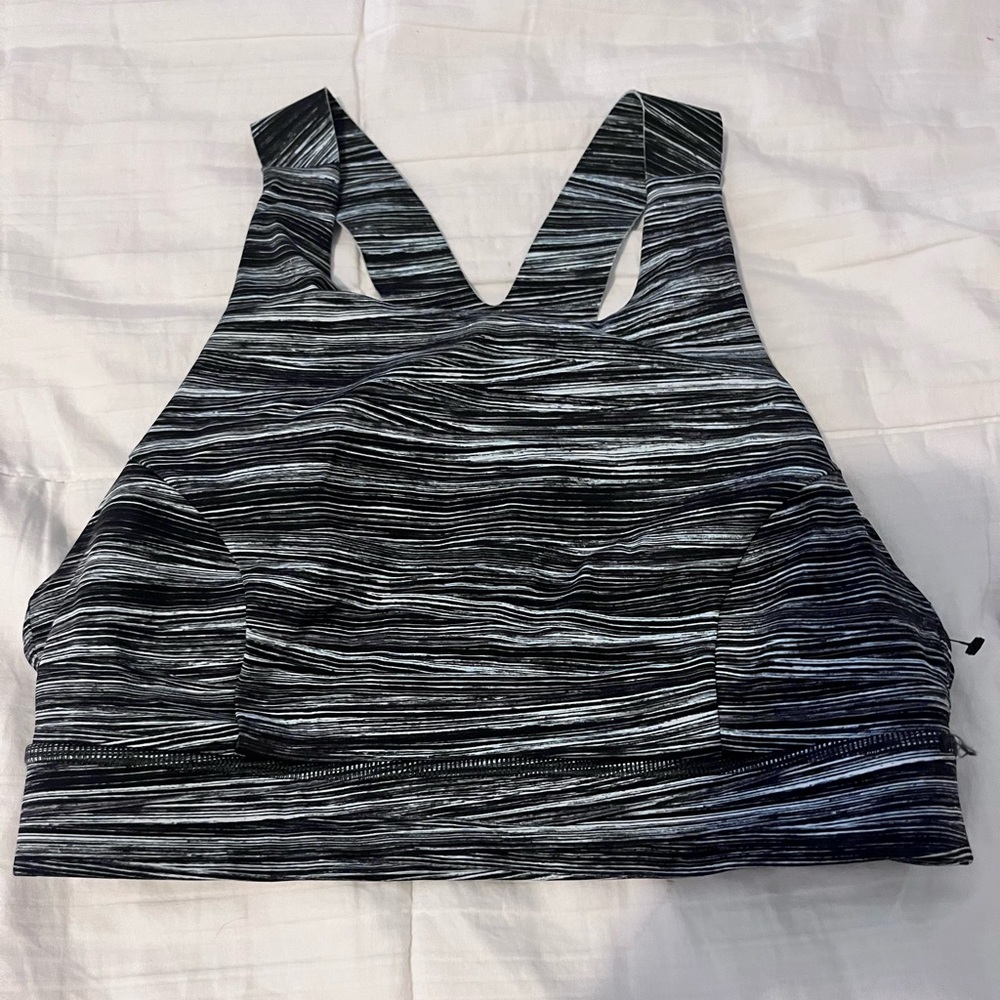Lululemon sports bra size 2-4